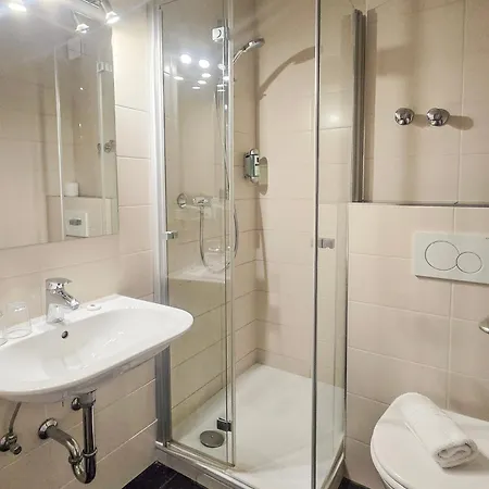 Alembra - Zur Moselbruecke Szálloda