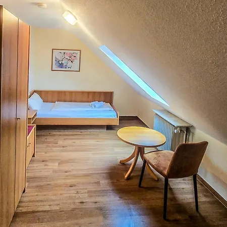 Alembra - Zur Moselbruecke