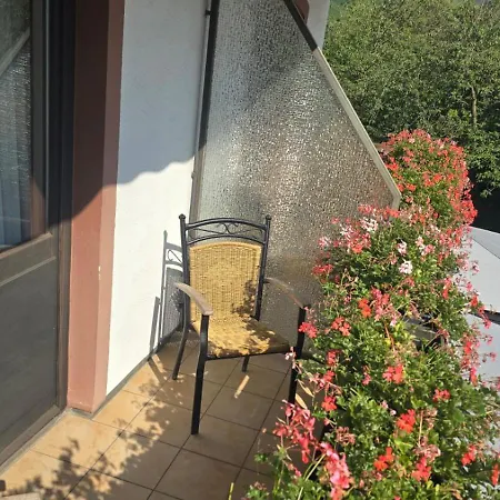 Alembra - Zur Moselbruecke Szálloda