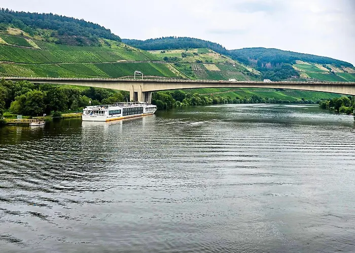 Alembra - Zur Moselbruecke